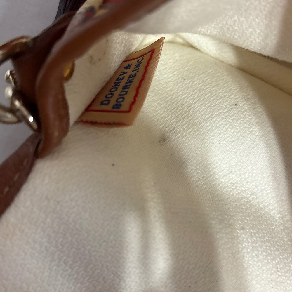 DOONEY & BOURKE adorable wristlet with logo design and brown leather detailing - Picture 8 of 13
